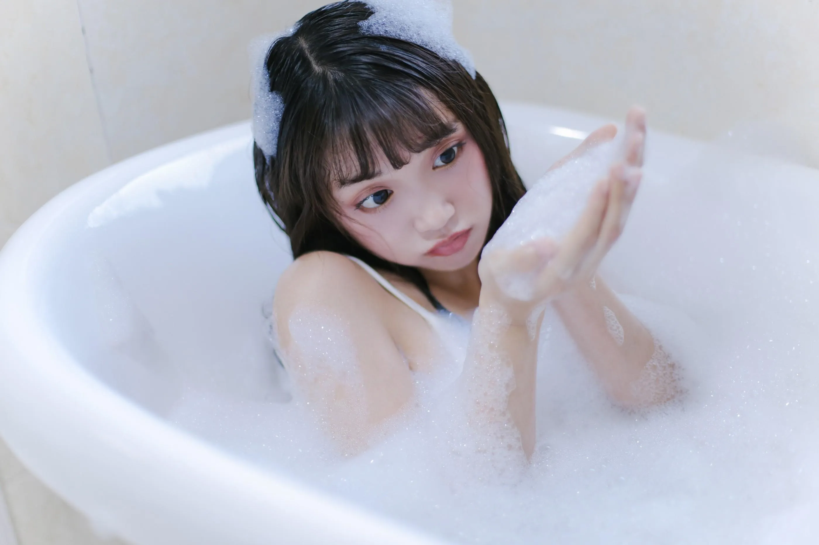 [YITUYU艺图语]2022.08.25 牛奶泡泡浴 一条鱼尾 [27P]插图1